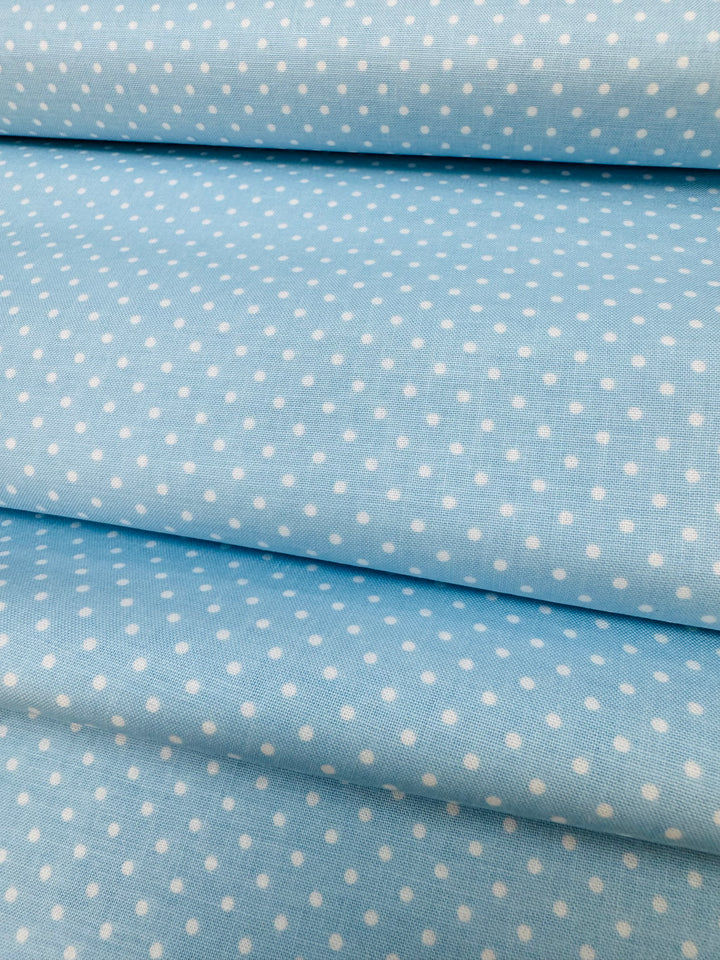 Tela básica azul con puntos blancos