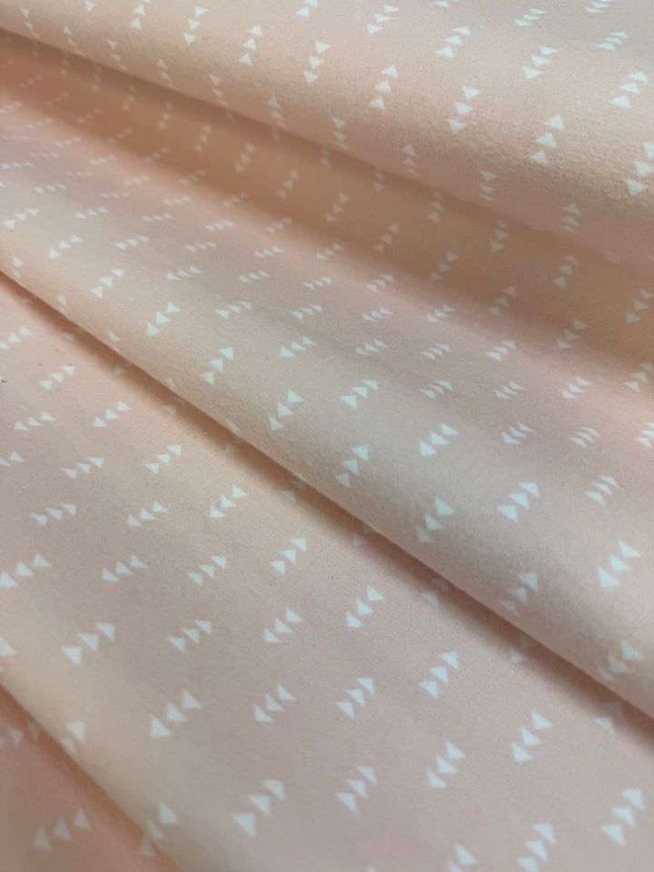 Franela blush con diseños blancos