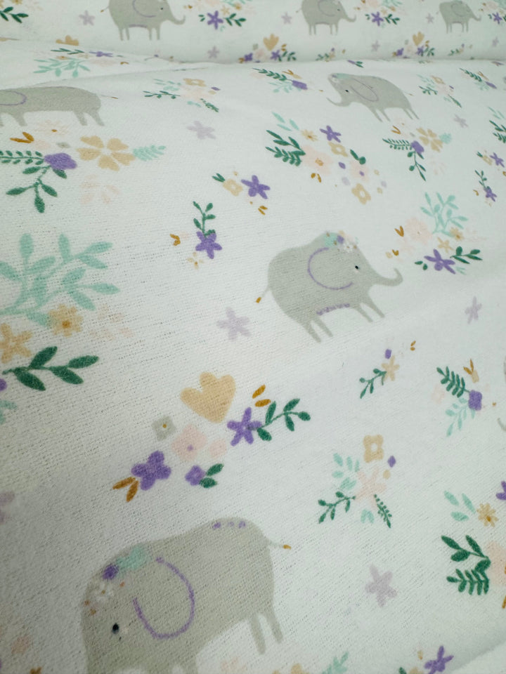 Tela franela con diseños de elefantes