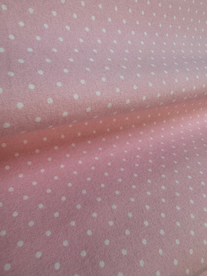 Franela rosa con puntos blancos