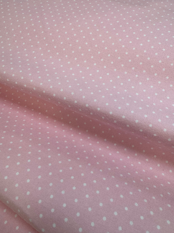 Franela rosa con puntos blancos