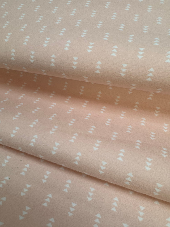 Franela blush con diseños blancos